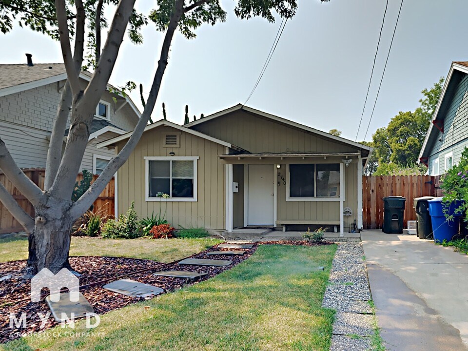 2740 42nd St in Sacramento, CA - Building Photo