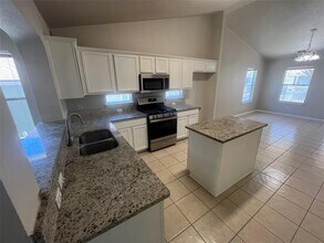 713 Hogan in Kyle, TX - Building Photo - Building Photo