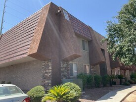 4965 Indian River Dr in Las Vegas, NV - Building Photo