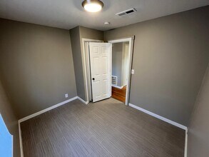 1107 Hiatt St in Carter Lake, IA - Building Photo - Building Photo