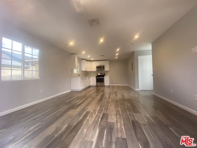 8448 Fenwick St in Los Angeles, CA - Building Photo - Building Photo