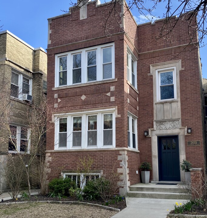 2655 W Winnemac Ave, Unit 1 in Chicago, IL - Building Photo