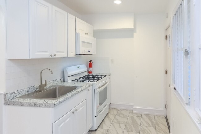 2021 Dennie St in Philadelphia, PA - Building Photo - Building Photo