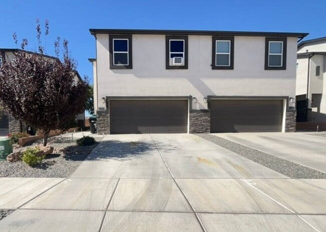 property at 2309 Estrella Ct NE