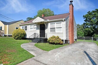 204 Parkins Mill Rd in Greenville, SC - Building Photo - Building Photo