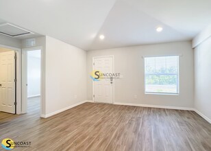 10187 Burlington Ave in Englewood, FL - Building Photo - Building Photo