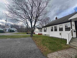10 Meadow St in Ludlow, VT - Building Photo - Building Photo