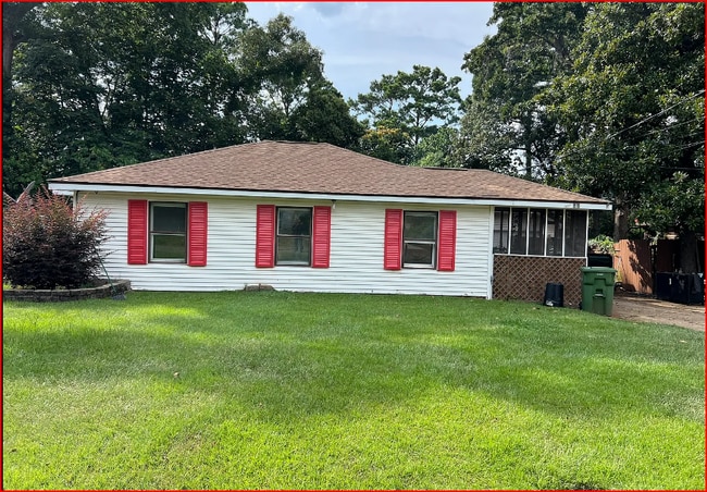 property at 616 W Shawnee Dr
