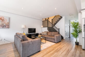 114 Shoreview Pl in Hamilton, ON - Building Photo - Building Photo