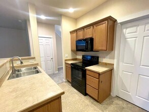 2638 SW Cascade Mountain Ln in Redmond, OR - Building Photo - Building Photo
