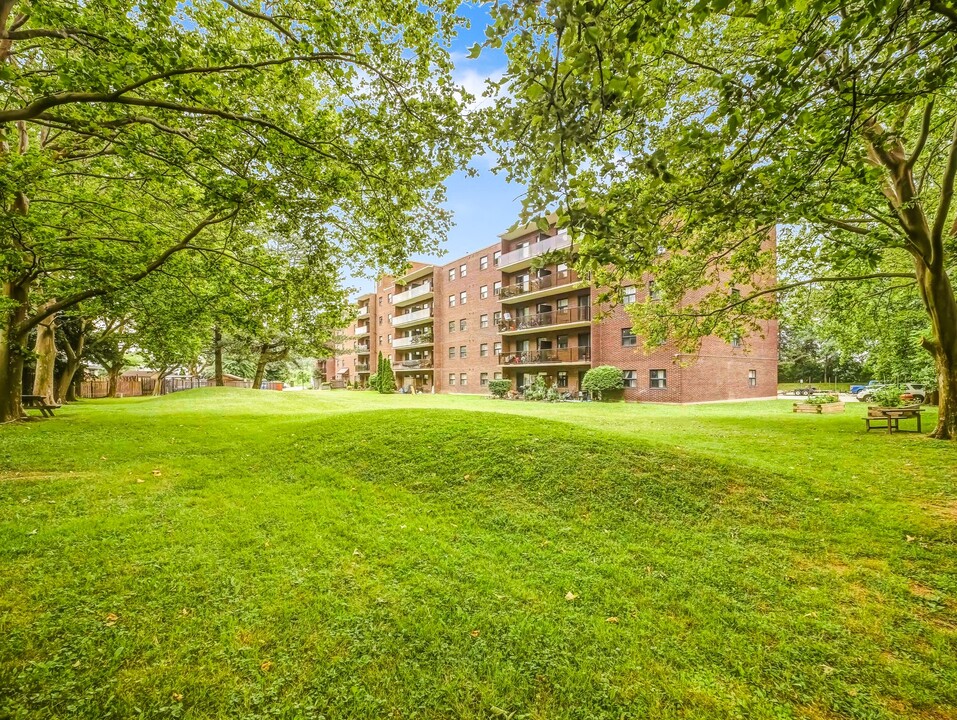 5552 Heritage Dr in Niagara Falls, ON - Building Photo