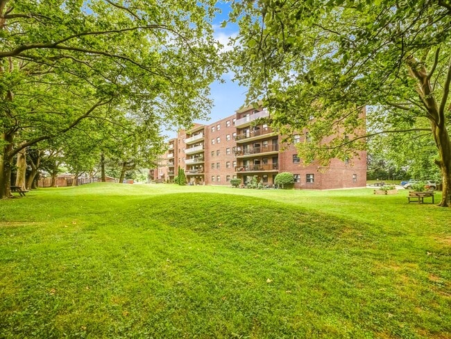 property at 5552 Heritage Dr