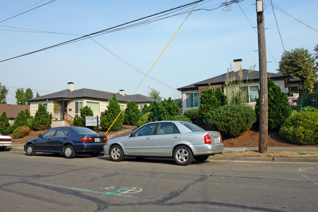 Francis Court in Portland, OR - Building Photo