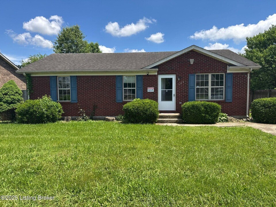 123 Purcell Ave in Bardstown, KY - Building Photo