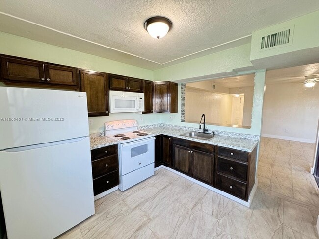 1051 Jefferson Dr in Homestead, FL - Building Photo - Building Photo