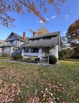 847 Nela View Rd in Cleveland Heights, OH - Building Photo