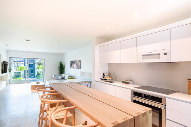 201 Sunrise Dr in Miami, FL - Building Photo - Building Photo