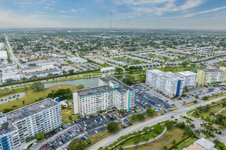 Hillcrest East No.23 in Hollywood, FL - Building Photo - Building Photo