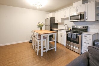 2618 SE 51st Ave in Portland, OR - Building Photo - Building Photo