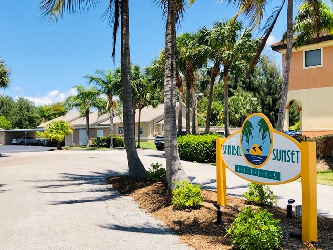 16840 Sanibel Sunset Ct in Ft. Myers, FL - Foto de edificio - Building Photo