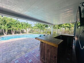 1020 S 14th Ct in Lantana, FL - Foto de edificio - Building Photo