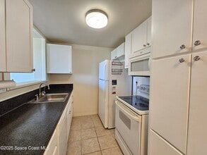 55 Sea Park Blvd in Satellite Beach, FL - Foto de edificio - Building Photo