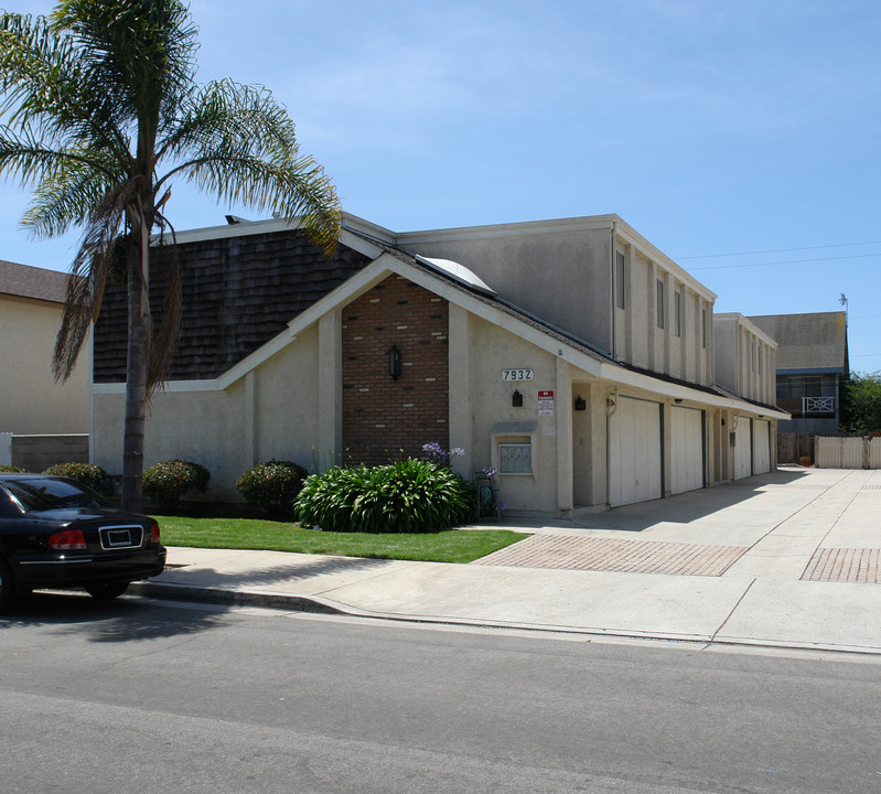 7932 Glencoe Ave in Huntington Beach, CA - Building Photo