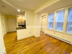 195 Commonwealth Ave, Unit B in Boston, MA - Foto de edificio - Building Photo