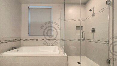 4663 Cahuenga Blvd in Toluca Lake, CA - Foto de edificio - Building Photo