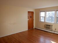 14 Sisson St, Unit D in East Hartford, CT - Building Photo - Building Photo