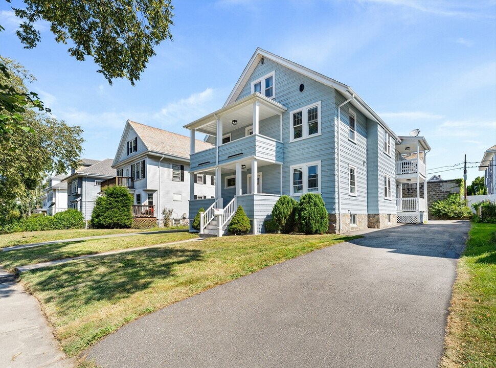 125 Redlands Rd in Boston, MA - Building Photo