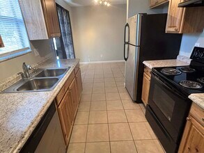 3894 NW Archer St, Unit 101 in Lake City, FL - Building Photo - Building Photo