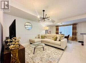 545 Takamose Private in Ottawa, ON - Building Photo - Building Photo