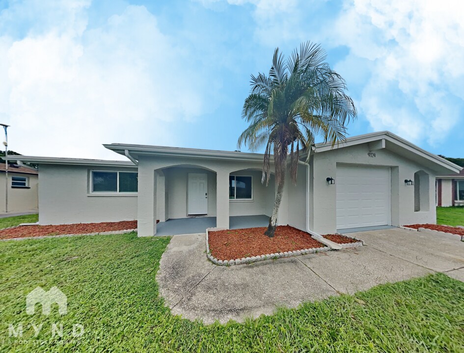 9724 Lakeside Ln in Port Richey, FL - Building Photo