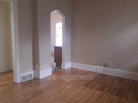 3225 W McKinley Blvd in Milwaukee, WI - Building Photo