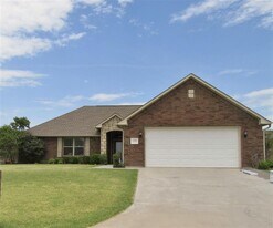1203 Brandi Dr in Elgin, OK - Building Photo