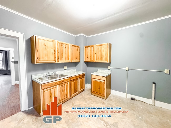 23 Brook St, Unit 3 in Barre, VT - Foto de edificio - Building Photo