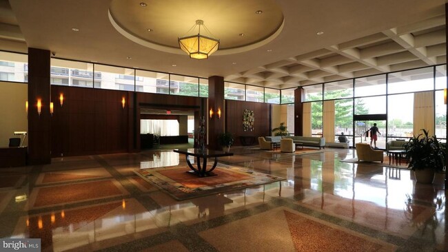 3705 S George Mason Dr in Falls Church, VA - Building Photo - Building Photo