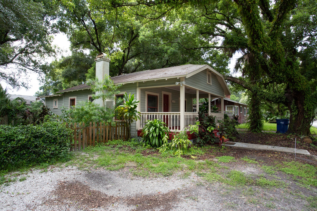 7105 N. 10th St. in Tampa, FL - Foto de edificio