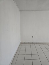 2016 S India Ave in Laredo, TX - Foto de edificio - Building Photo