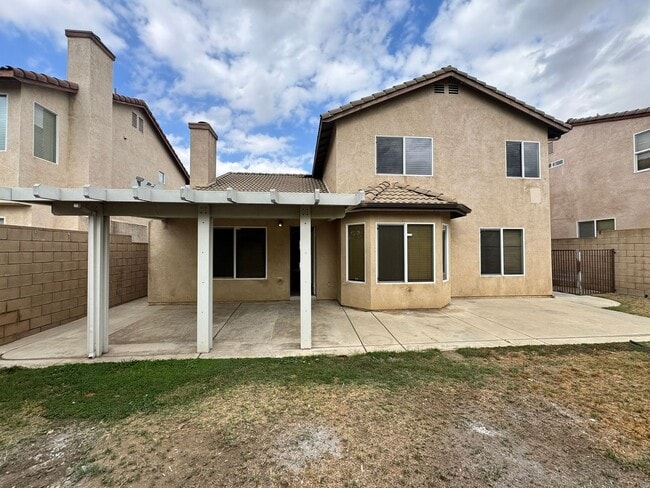 15151 Blackthorne Dr in Fontana, CA - Building Photo - Building Photo