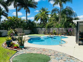 9928 Moss Pond Dr in Boca Raton, FL - Building Photo - Building Photo