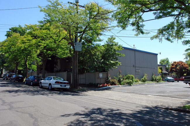 Kalani Apartments in Portland, OR - Foto de edificio - Building Photo