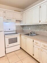 111 Coventry E in West Palm Beach, FL - Building Photo - Building Photo