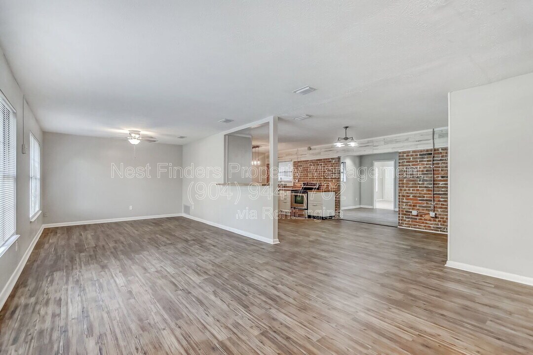 3312 Pickwick Dr S in Jacksonville, FL - Building Photo