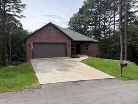 7 Tiverton Ln in Bella Vista, AR - Building Photo