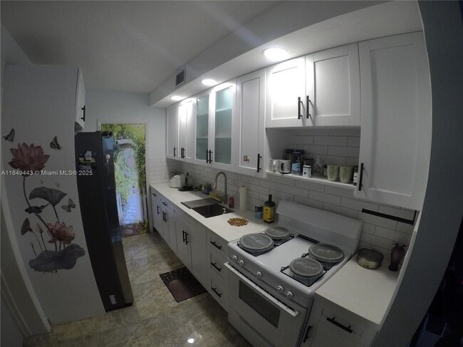 1698 NE 182nd St in North Miami Beach, FL - Building Photo - Building Photo