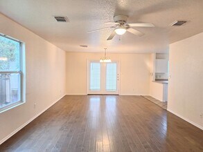 3018 Edison Crest in San Antonio, TX - Building Photo - Building Photo