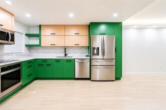 1331 Lincoln Rd in Miami Beach, FL - Building Photo - Building Photo