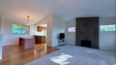 215 19th Ave in Kirkland, WA - Foto de edificio - Building Photo